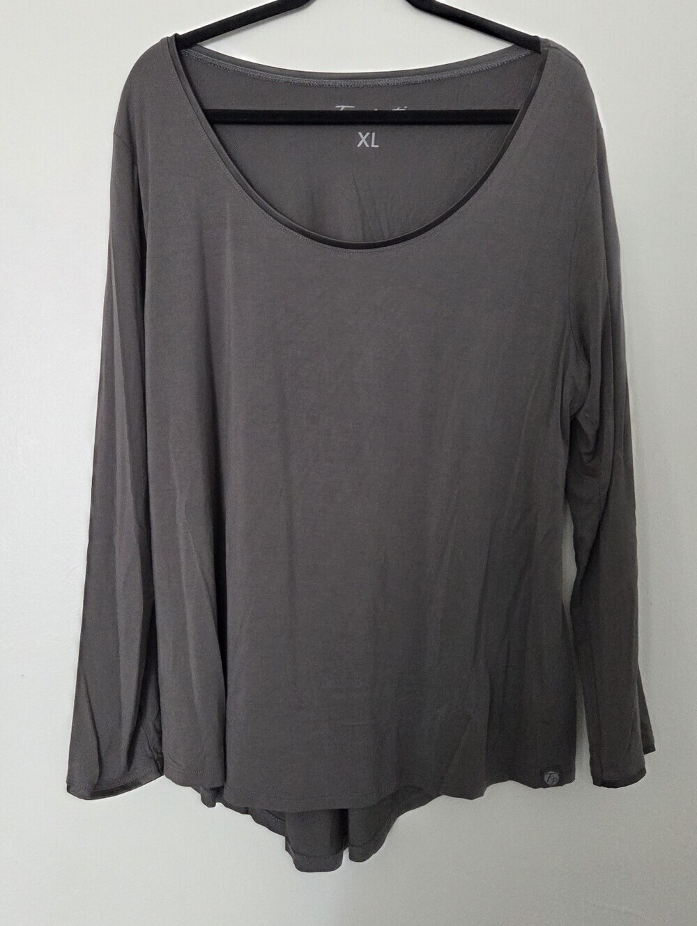 Face Plant Dreams Women's Gray Long-Sleeve Scoop Neck Top XL
